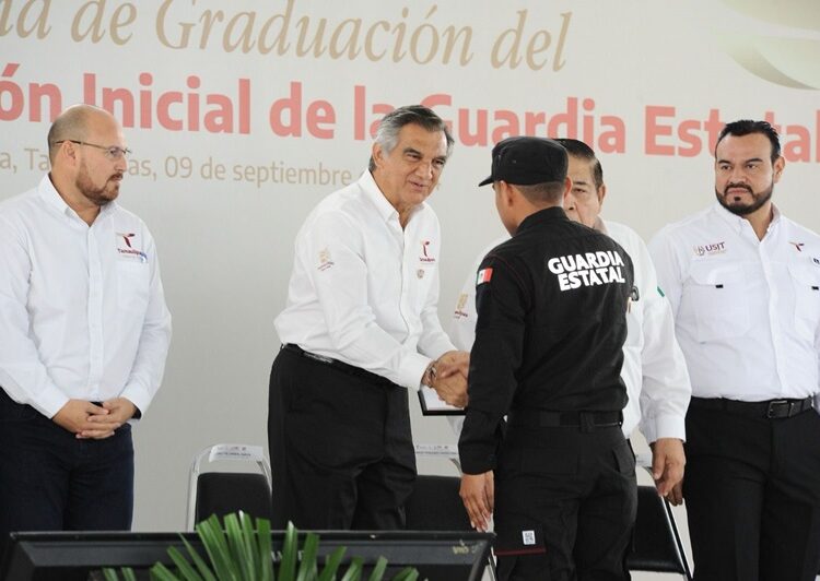 Preside gobernador ceremonia de graduación de cadetes que se incorporan a la Guardia Estatal