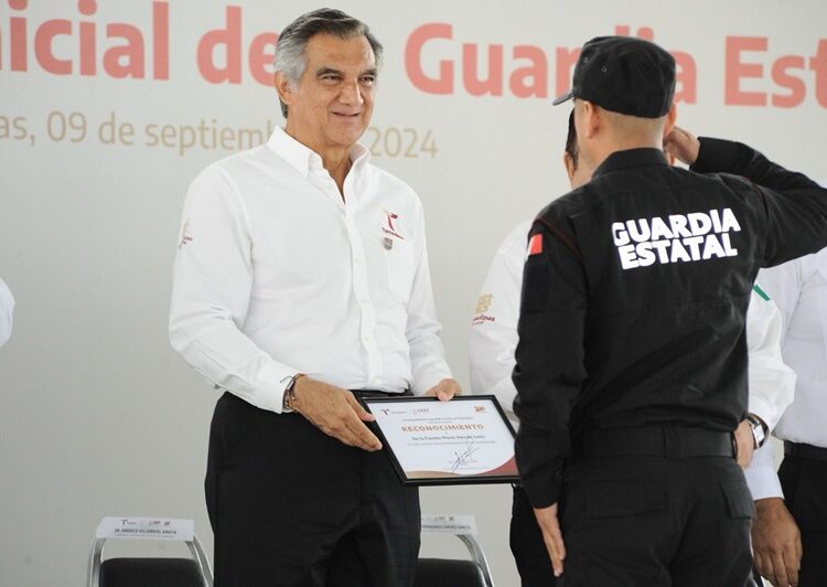 Preside gobernador ceremonia de graduación de cadetes que se incorporan a la Guardia Estatal