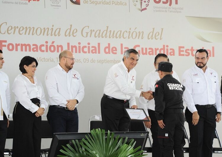 Preside gobernador ceremonia de graduación de cadetes que se incorporan a la Guardia Estatal