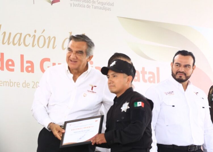 Preside gobernador ceremonia de graduación de cadetes que se incorporan a la Guardia Estatal