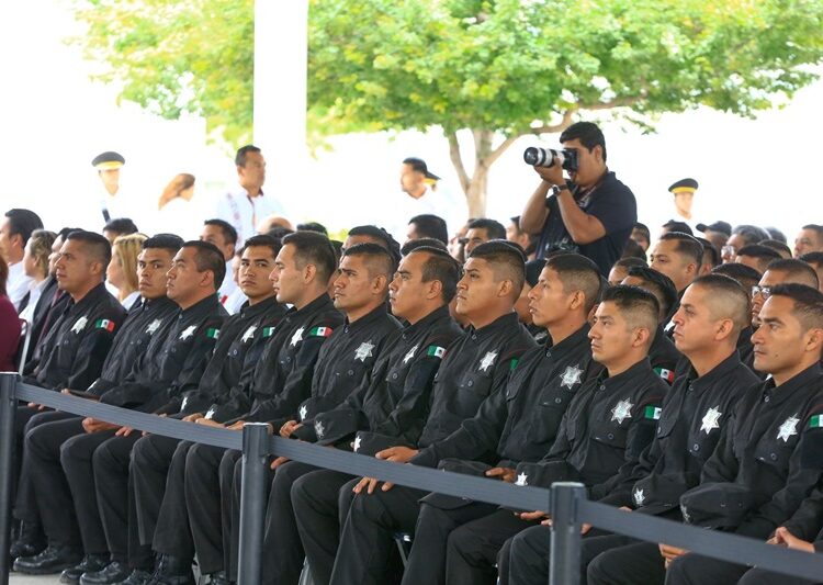 Preside gobernador ceremonia de graduación de cadetes que se incorporan a la Guardia Estatal