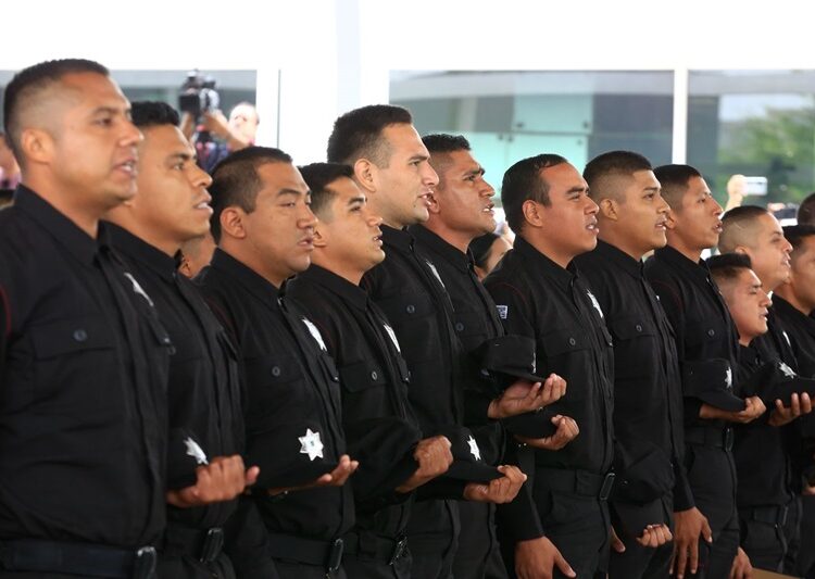 Preside gobernador ceremonia de graduación de cadetes que se incorporan a la Guardia Estatal