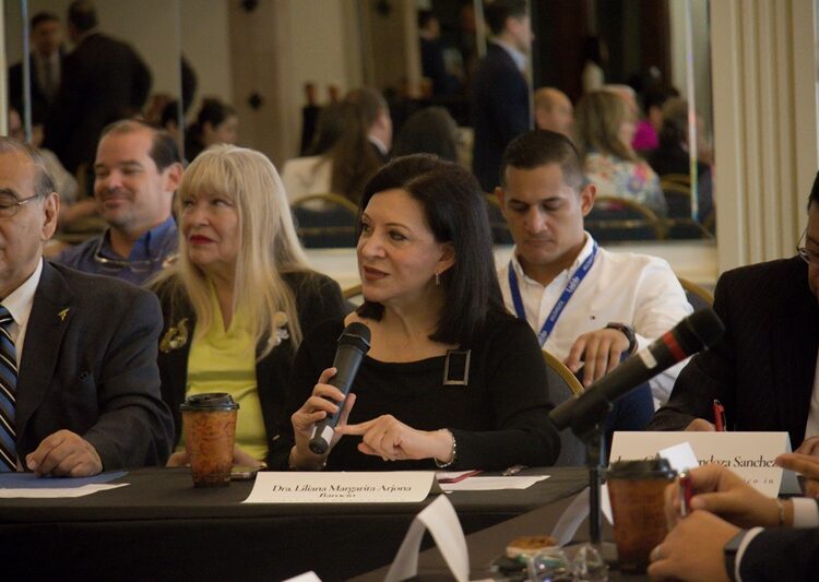 Ratifican ambos Laredos compromiso con la salud pública en Foro Binacional