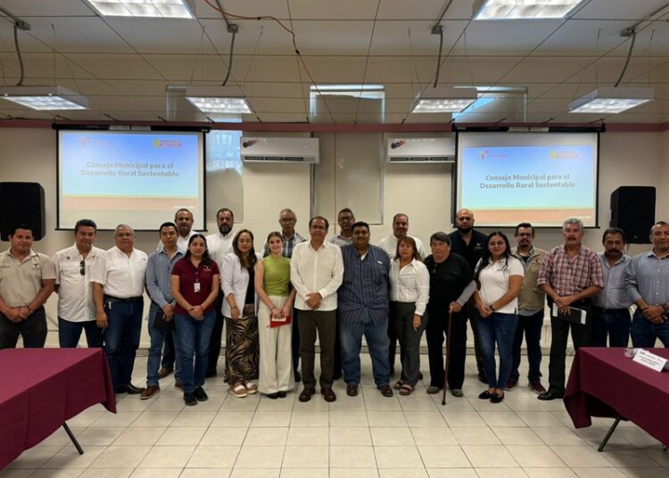 Reconocen productores del campo trabajo de Lalo Gattás