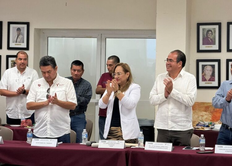 Reconocen productores del campo trabajo de Lalo Gattás