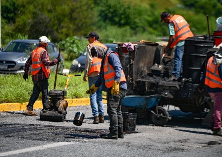 Rehabilita SOP 98 m2 de carpeta dañada en el Praxedis Balboa