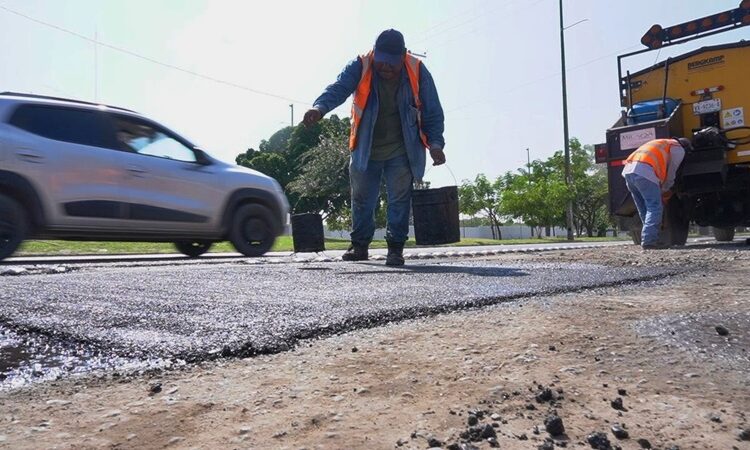 Restaura Municipio de Victoria 270 m2 más de bacheo en la ciudad