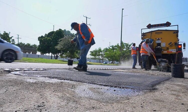 Restaura Municipio de Victoria 270 m2 más de bacheo en la ciudad