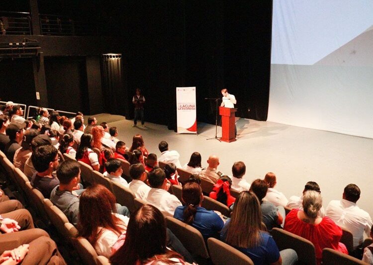 Se unen SEDUMA y estudiantes para reforestar laguna ‘La Escondida’ en Reynosa