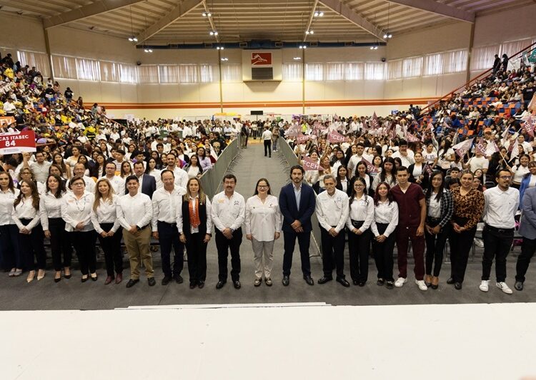 Entregan becas Futuro Tamaulipas a jóvenes de nivel superior