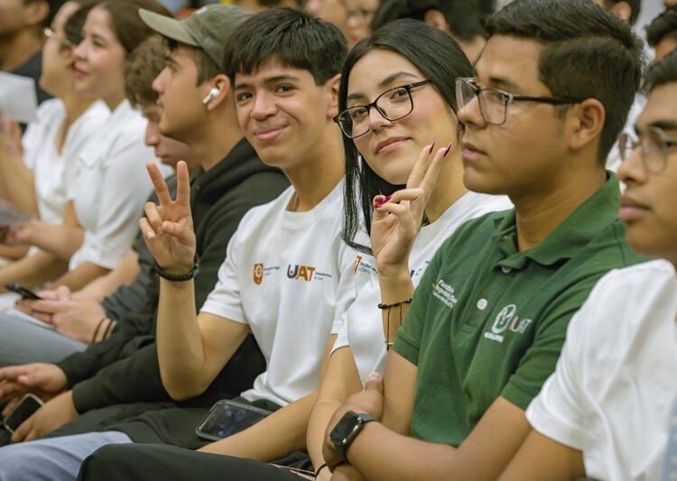 Entregan becas Futuro Tamaulipas a jóvenes de nivel superior