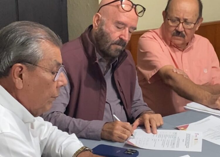 Entregan SRH y CONAGUA apoyos a usuarios del Distrito de Riego 026