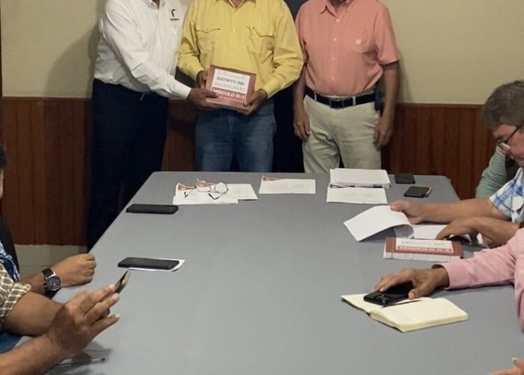 Entregan SRH y CONAGUA apoyos a usuarios del Distrito de Riego 026