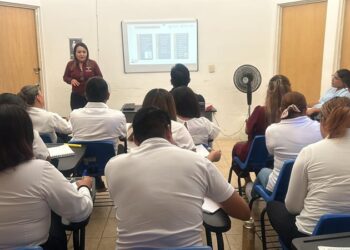 Capacita DEMA pláticas contra adicciones a adolescentes en internamiento