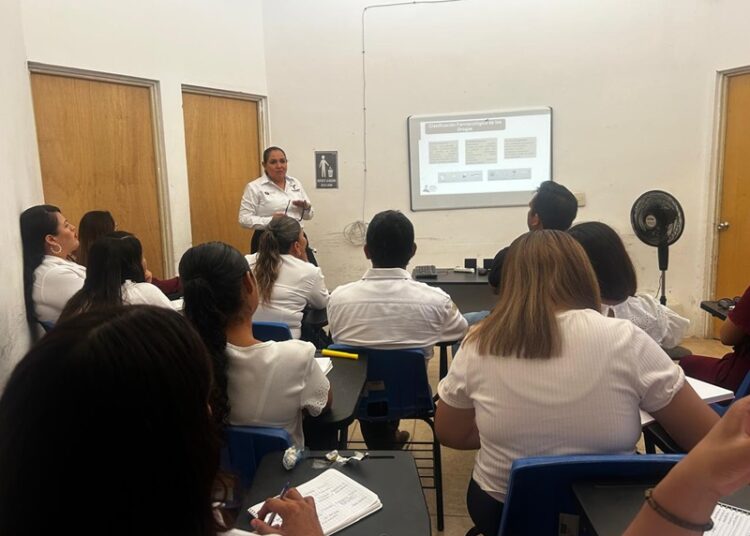 Capacita DEMA pláticas contra adicciones a adolescentes en internamiento