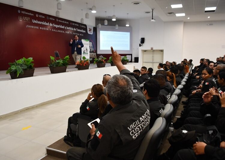 Recibe personal operativo de la SSPT conferencia de derechos humanos enfocada a migración