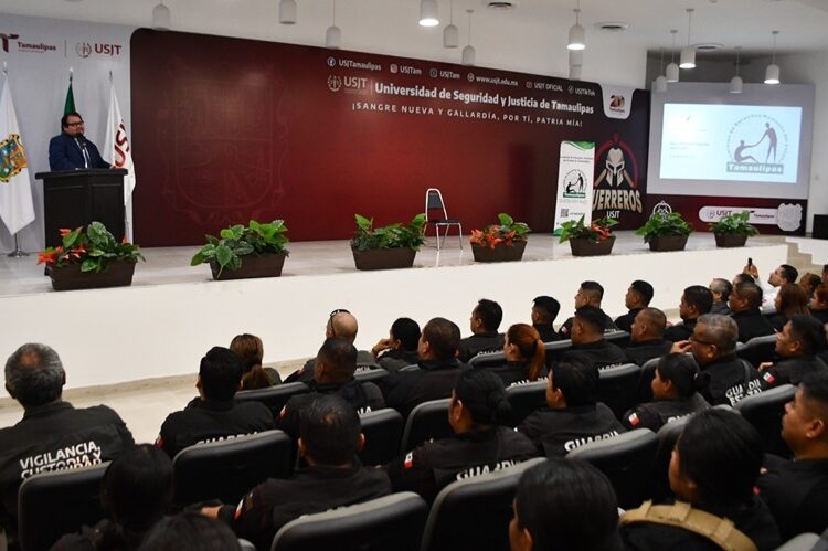 Recibe personal operativo de la SSPT conferencia de derechos humanos enfocada a migración