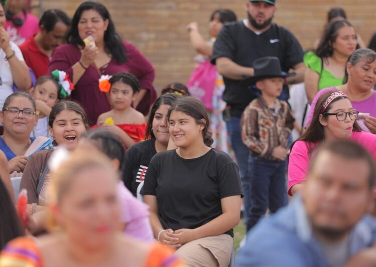 Se reúnen ciudadanos para disfrutar de “Kérmes Cultural”