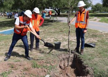 Se unen SEDUMA y estudiantes para reforestar laguna ‘La Escondida’ en Reynosa