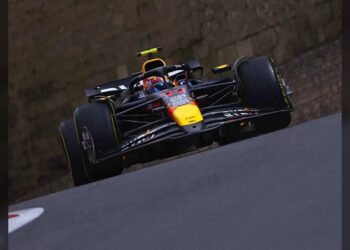 ‘Checo’ Pérez segundo en práctica 2 en Azerbaiyán