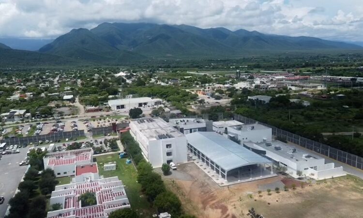 “Techumbre ofrece espacio digno”: Gobernador AVA