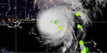 ‘Helene’ bajó a categoría 1 tras su paso por Florida