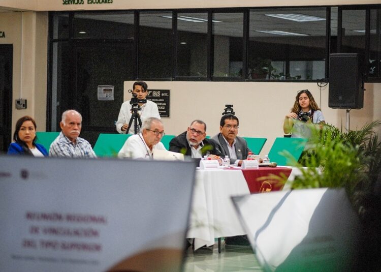 Vincula SET universidades con empresarios