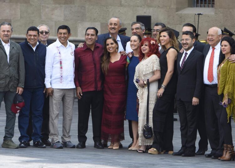 AVA asiste al Sexto Informe de Gobierno de AMLO