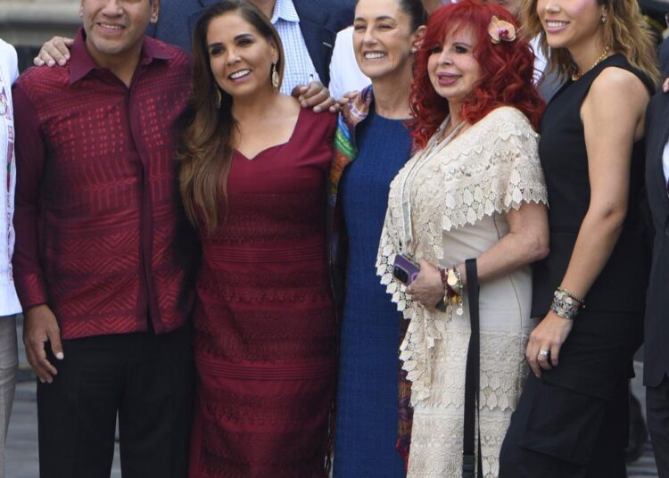 AVA asiste al Sexto Informe de Gobierno de AMLO