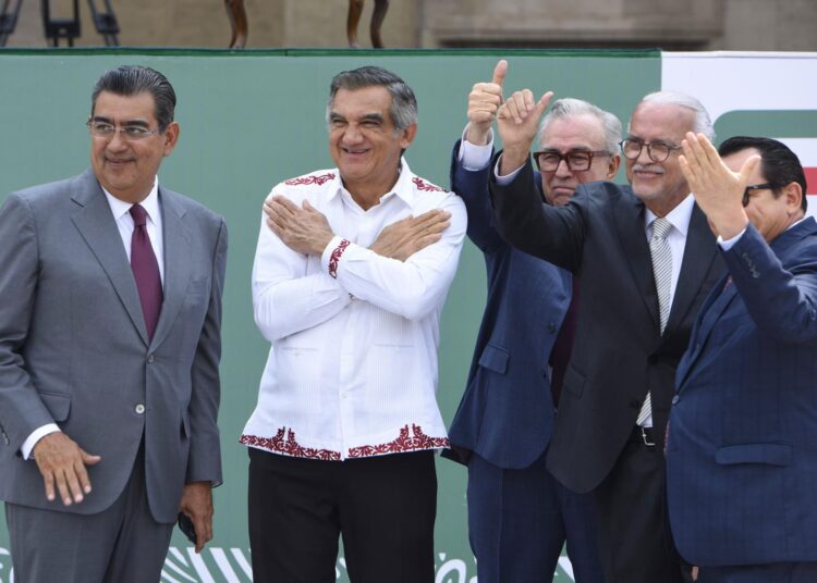 AVA asiste al Sexto Informe de Gobierno de AMLO