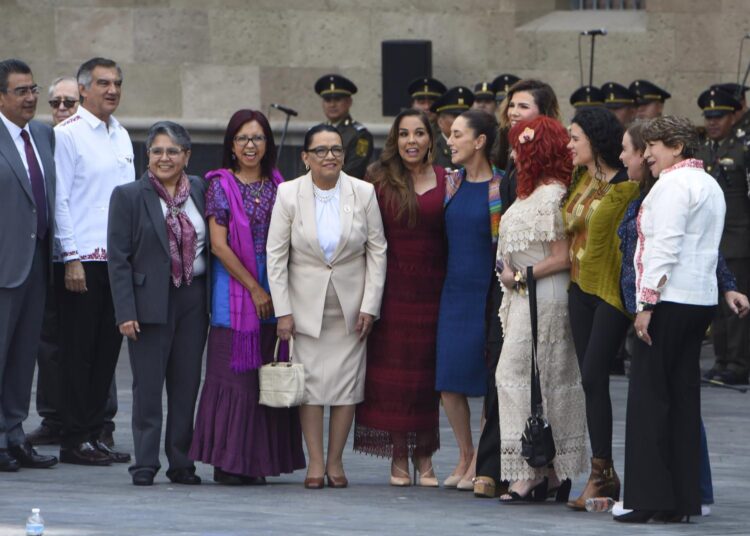 AVA asiste al Sexto Informe de Gobierno de AMLO