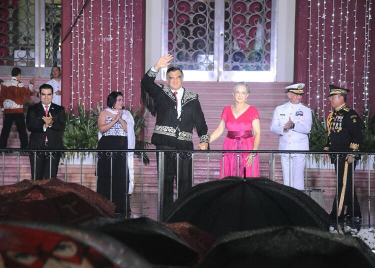 Vivan las mujeres y los hombres de la transformación: Américo