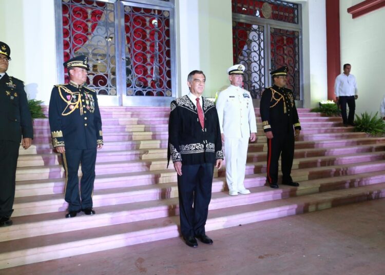 Vivan las mujeres y los hombres de la transformación: Américo