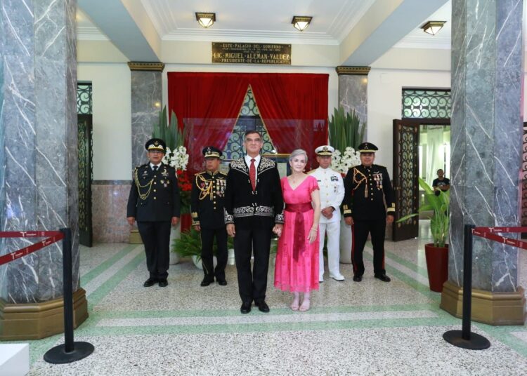 Vivan las mujeres y los hombres de la transformación: Américo