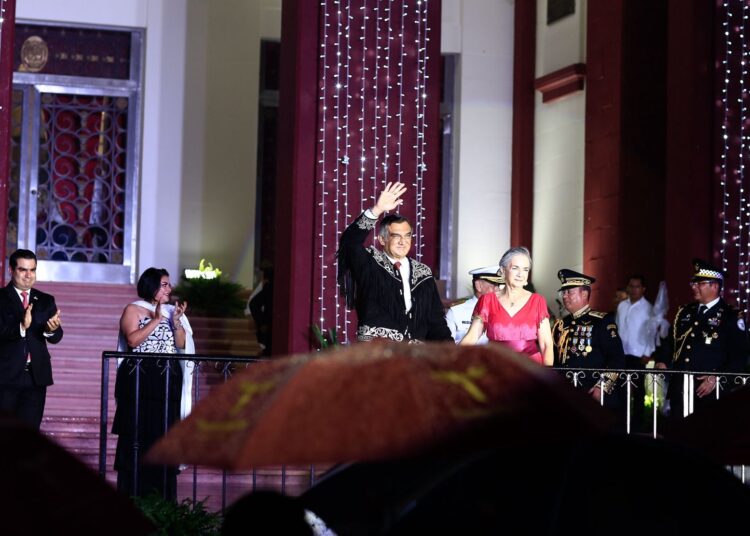 Vivan las mujeres y los hombres de la transformación: Américo