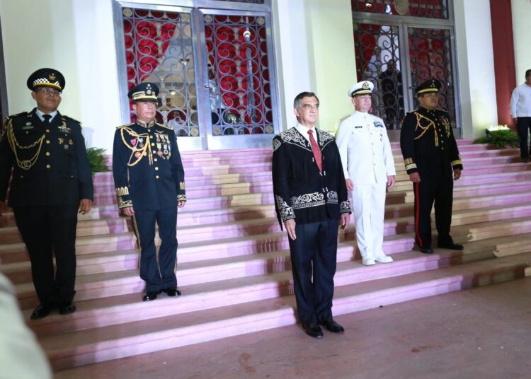 Vivan las mujeres y los hombres de la transformación: Américo