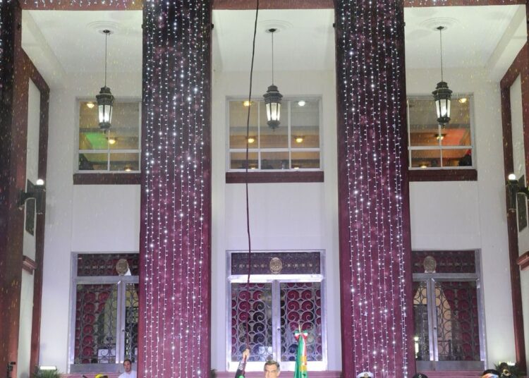 Vivan las mujeres y los hombres de la transformación: Américo