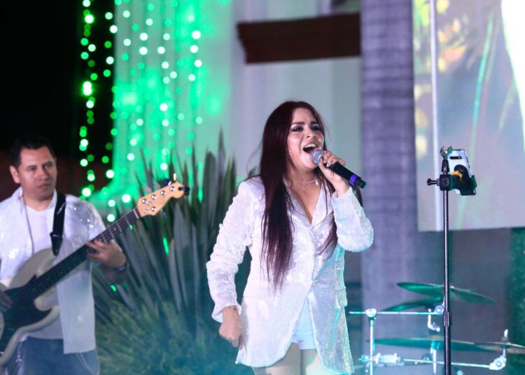 Vivan las mujeres y los hombres de la transformación: Américo