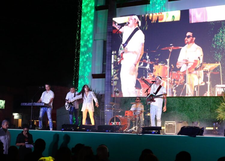 Vivan las mujeres y los hombres de la transformación: Américo