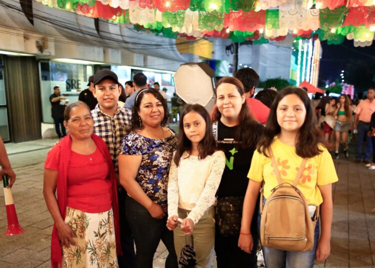 Vivan las mujeres y los hombres de la transformación: Américo