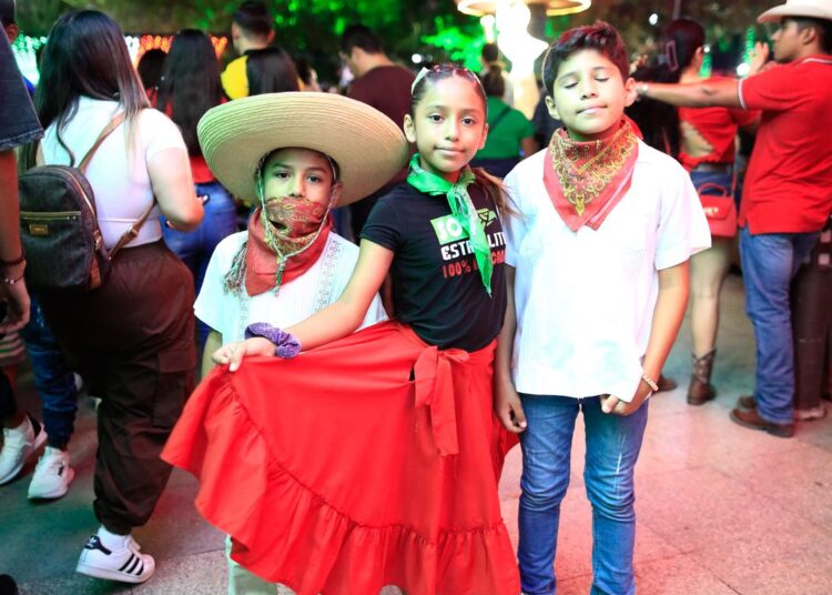 Vivan las mujeres y los hombres de la transformación: Américo