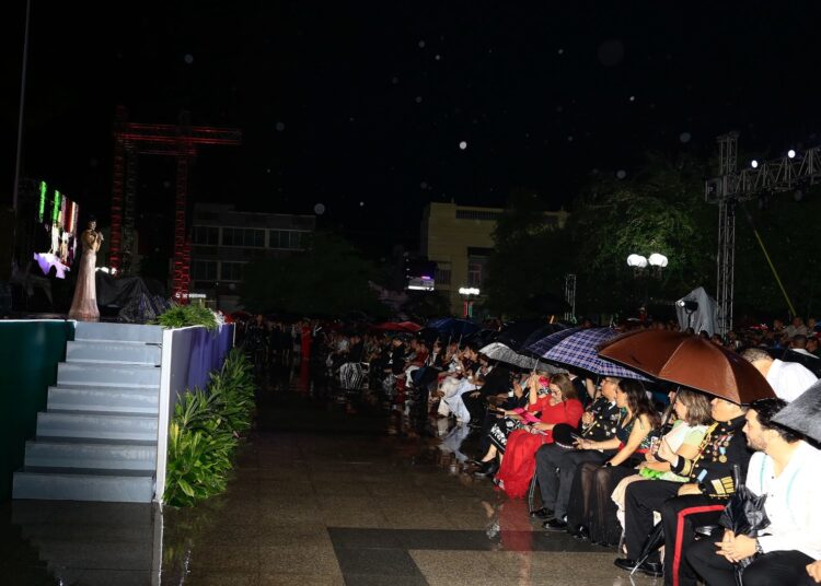 Vivan las mujeres y los hombres de la transformación: Américo