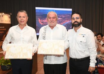 Presentan el Álbum del Bicentenario de Tampico