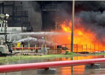 Reportan incendio en Refinería de Salina Cruz, en Oaxaca