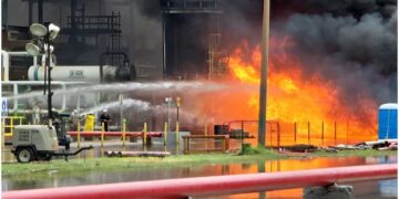 Reportan incendio en Refinería de Salina Cruz, en Oaxaca