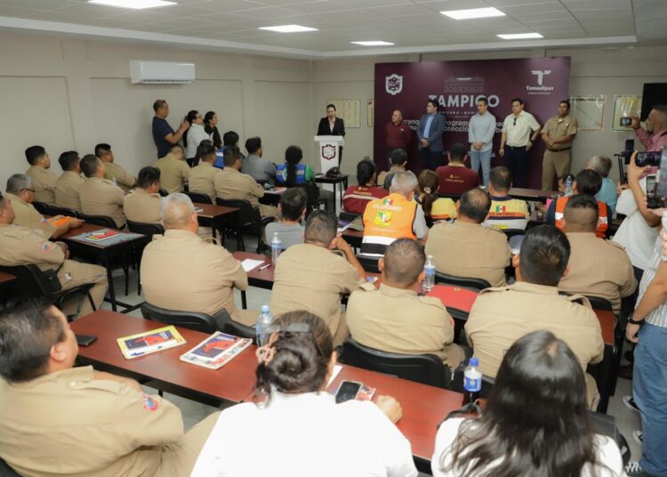 Promueve Mónica Villarreal capacitación a Bomberos