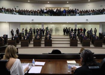 34 de 36 diputados locales rinden protesta