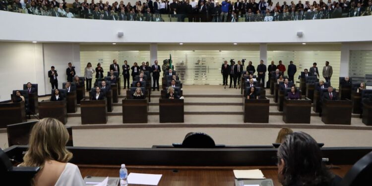 34 de 36 diputados locales rinden protesta