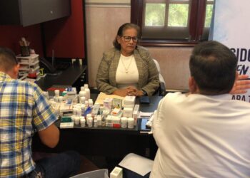 COEPRIS le cae a regidora panista por entregar medicamento