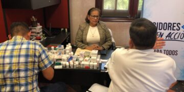 COEPRIS le cae a regidora panista por entregar medicamento